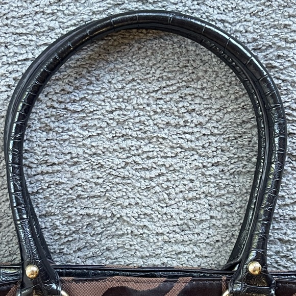 ANNE KLEIN BLACK & BROWN ZEBRA PRINT SHOULDER BAG. Reptile print bottom/handles. - Picture 7 of 10